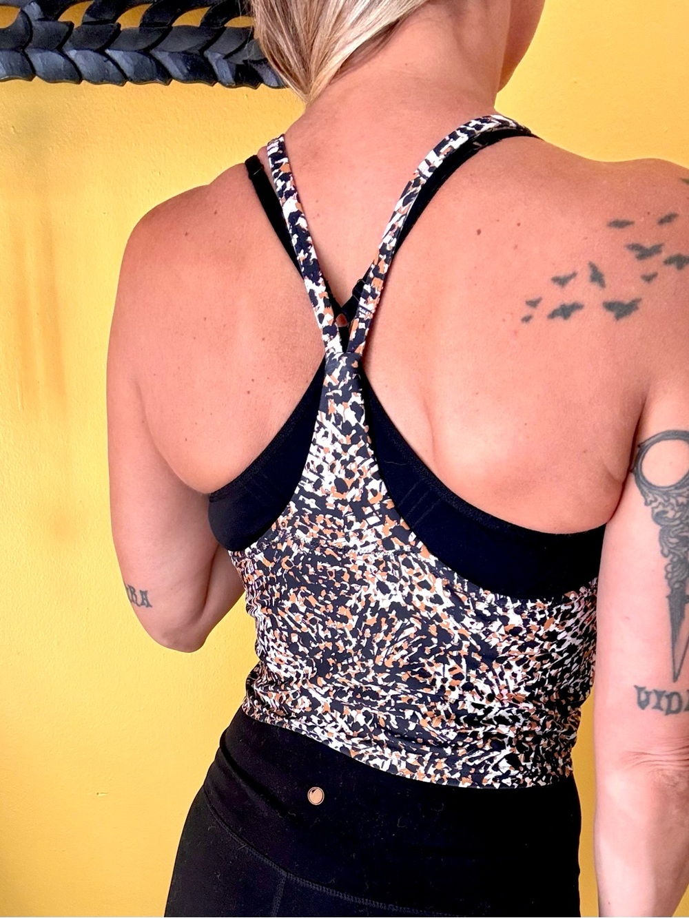 Old Navy Active Black Brown & Pink Print Racerback Sports Tank Medium Yoga Bra